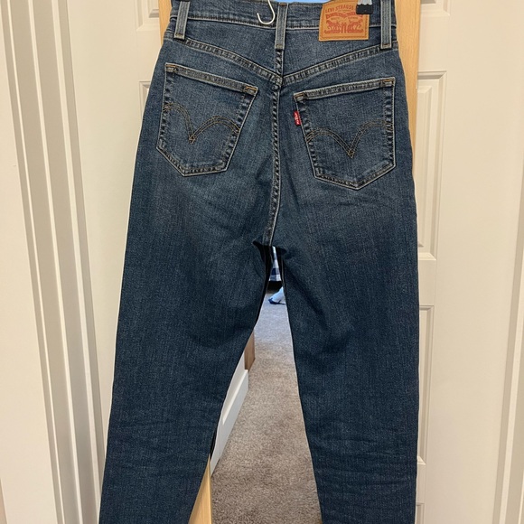 Levi’s High Waisted Mom Jeans - Picture 3 of 4